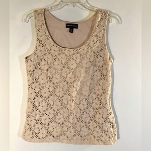 DANA BUCHMAN BEIGE SHELL WITH PEEKABOO FLOWER OVERLAY